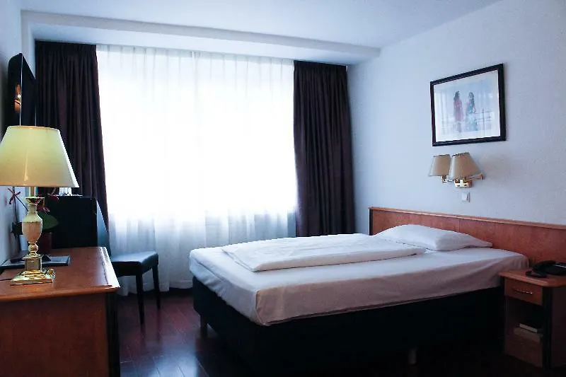 Rugs Hotel Duesseldorf 3*, Dusseldorf